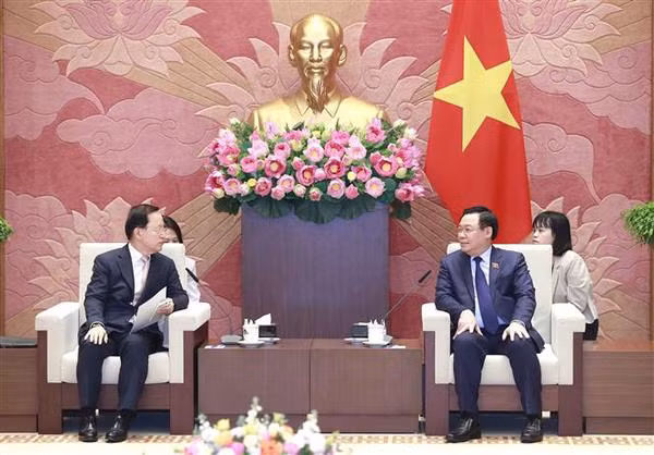Aprecian aportes de Samsung al desarrollo económico de Vietnam ảnh 2