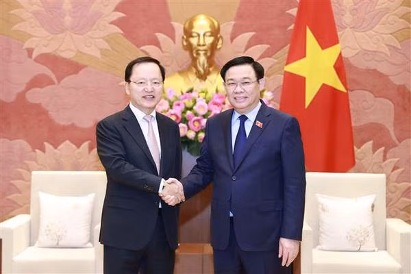 Aprecian aportes de Samsung al desarrollo económico de Vietnam ảnh 1