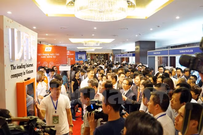 Efectúan cumbre de informática y comunicación de Vietnam ảnh 2