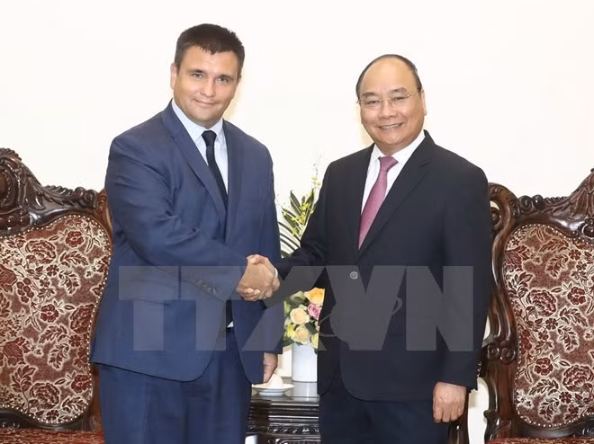 Vietnam por ampliar cooperación en sectores potenciales con Ucrania y Sudáfrica ảnh 1