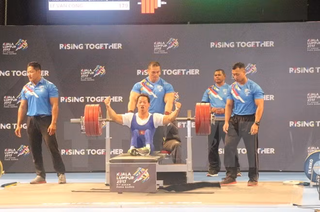 Halterófilos vietnamitas rompen récords de ASEAN ParaGames ảnh 1
