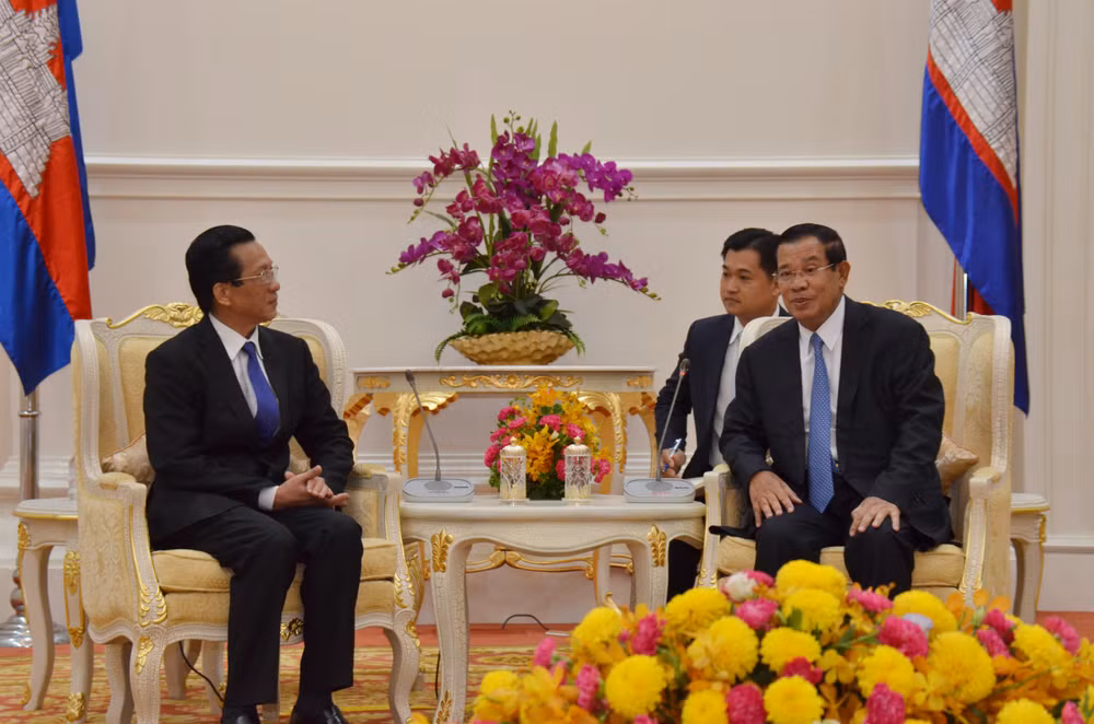 Premier camboyano destaca relaciones multifacéticas con Vietnam ảnh 1