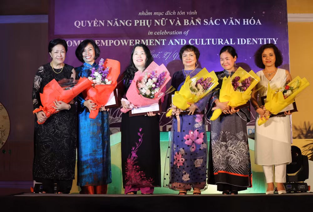 Celebran en Vietnam velada cultural del Foro sobre Mujer y Economía del APEC ảnh 1