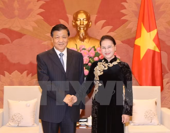 Presidenta del Parlamento vietnamita valora altamente nexos con China ảnh 1