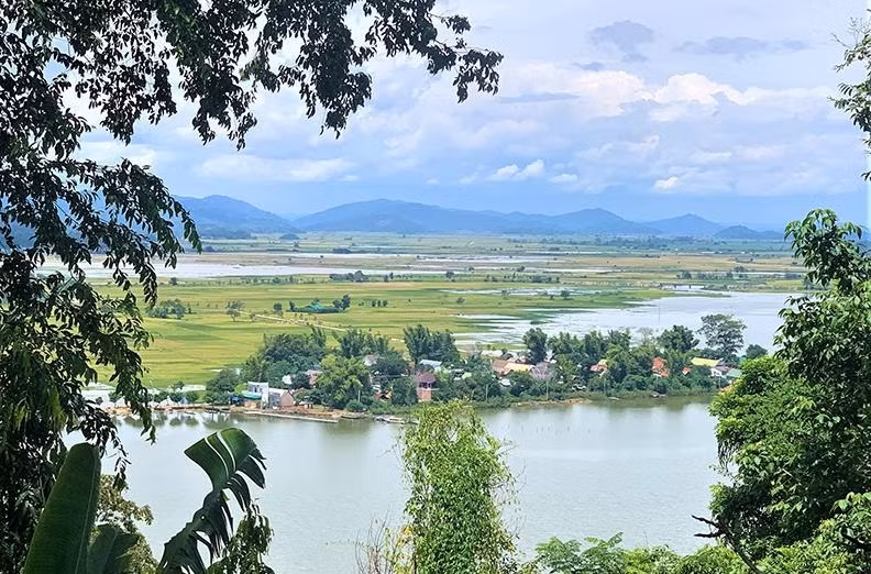 Lago de Lak: panorama más poético en Altiplanicie Occidental de Vietnam ảnh 2 Lago de Lak: panorama más poético en Altiplanicie Occidental de Vietnam ảnh 2