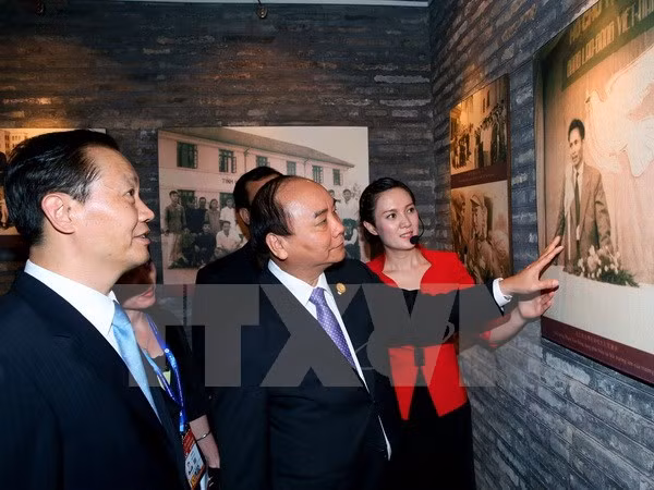 Premier de Vietnam visita antiguo internado de revolucionarios coterráneos en China ảnh 1