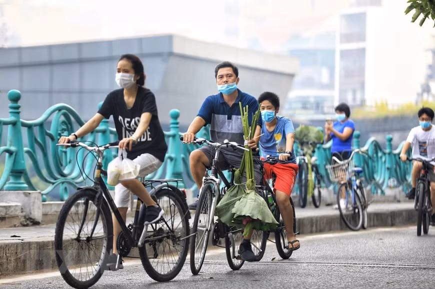 Bicicleta resurge como medio de transporte en Hanoi en época pandémica ảnh 1 Bicicleta resurge como medio de transporte en Hanoi en época pandémica ảnh 1