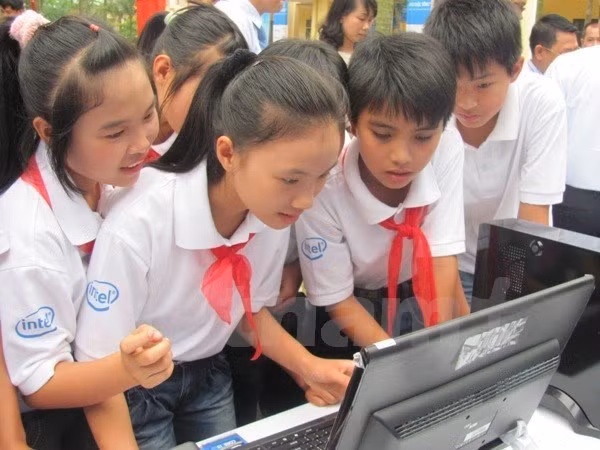 Aplaude UNICEF iniciativa de Vietnam sobre la protección infantil en línea ảnh 1
