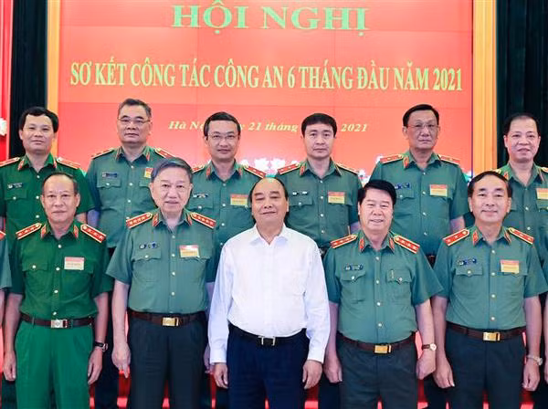 Realza presidente de Vietnam papel de policía en garantía de seguridad ảnh 1