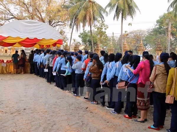 Cuatro millones de votantes acuden a urnas en las elecciones parlamentarias de Laos ảnh 1