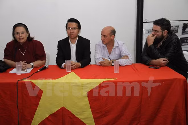 Celebran coloquio sobre mujeres vietnamitas en Argentina ảnh 1