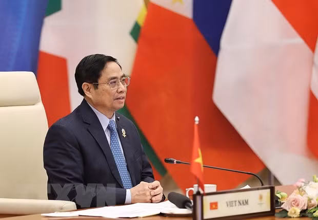 Primer ministro de Vietnam cumple intensa agenda en primer día de Cumbres 38 y 39 de la ASEAN ảnh 2