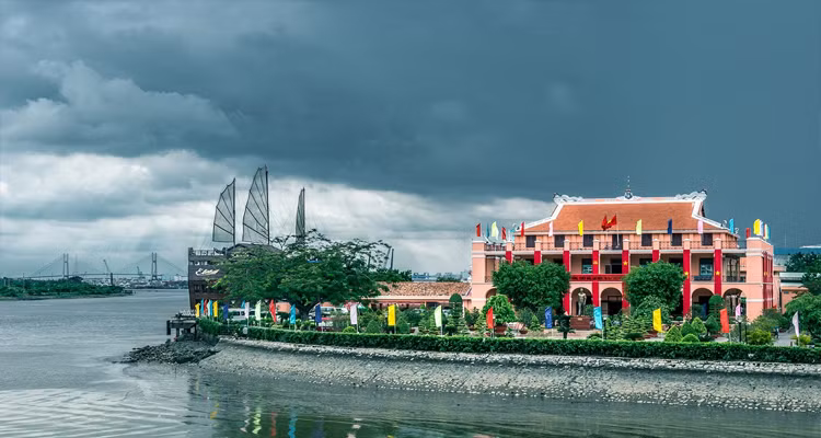 Muelle de Nha Rong, destino que marca la carrera revolucionaria del Presidente Ho Chi Minh ảnh 1