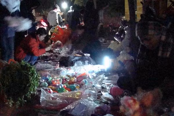 Bac Ninh preserva el valor cultural de su mercado peculiar ảnh 1 Bac Ninh preserva el valor cultural de su mercado peculiar ảnh 1