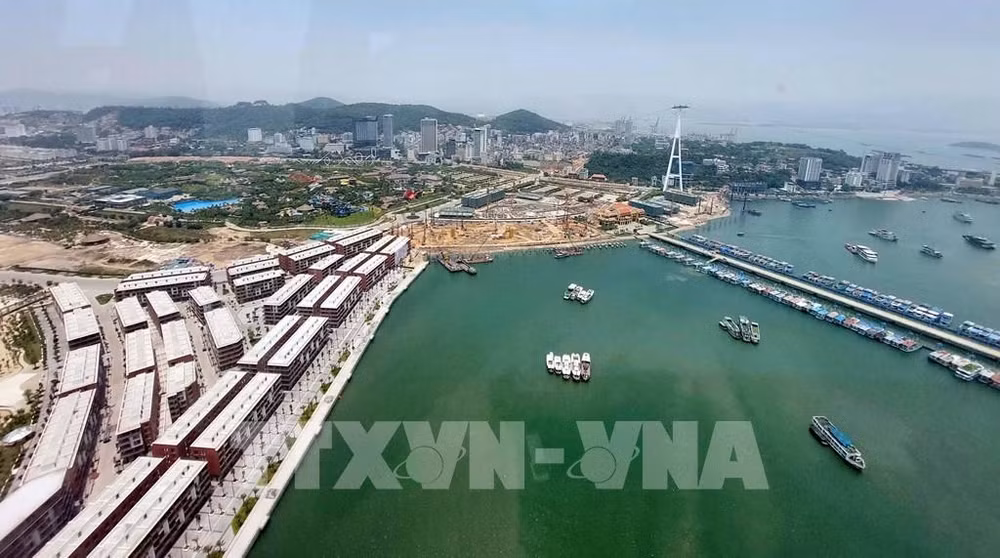 Provincia vietnamita de Quang Ninh prioriza desarrollo de puertos marítimos ảnh 1
