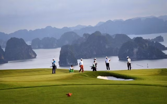 Provincia vietnamita de Quang Ninh recibirá delegación turística internacional de golf ảnh 1
