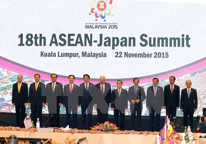 Asiste premier vietnamita a conferencias de alto nivel entre ASEAN y sus socios ảnh 1