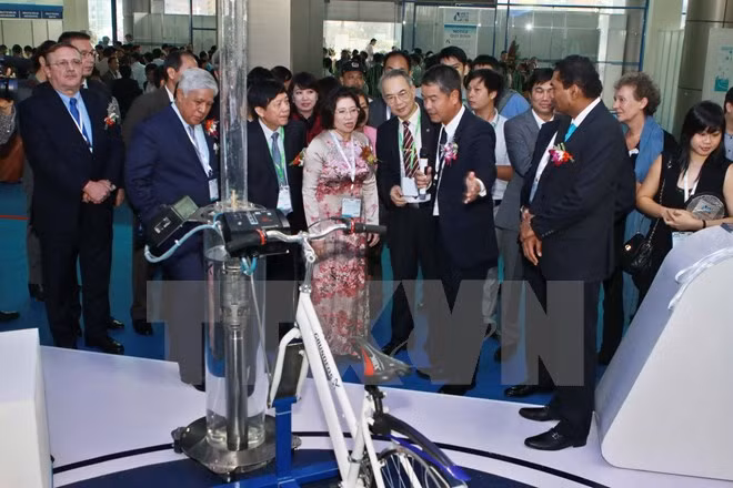 Efectúan exposiciones sobre sector hídrico y energía en Hanoi ảnh 1