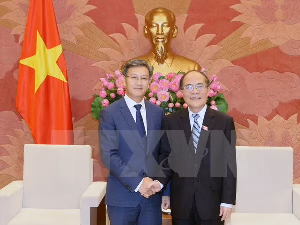 Vietnam considera importante desarrollo de relaciones de amistad con Laos ảnh 1