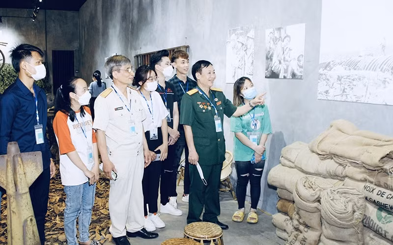 Exposición Memorias de Guerra en Ninh Binh ảnh 1