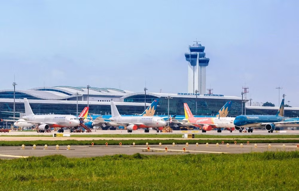 Aeropuertos vietnamitas atienden a más de un millón de pasajeros durante los feriados ảnh 1