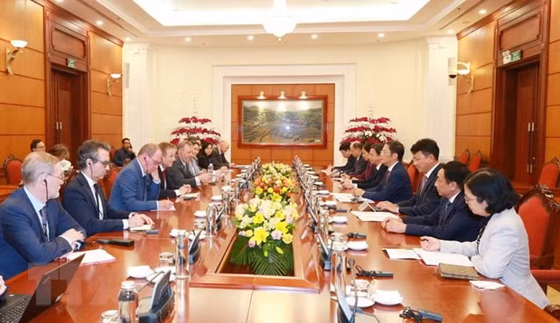 Promueve Vietnam cooperación con Reino Unido y UE en lucha contra cambio climático ảnh 1