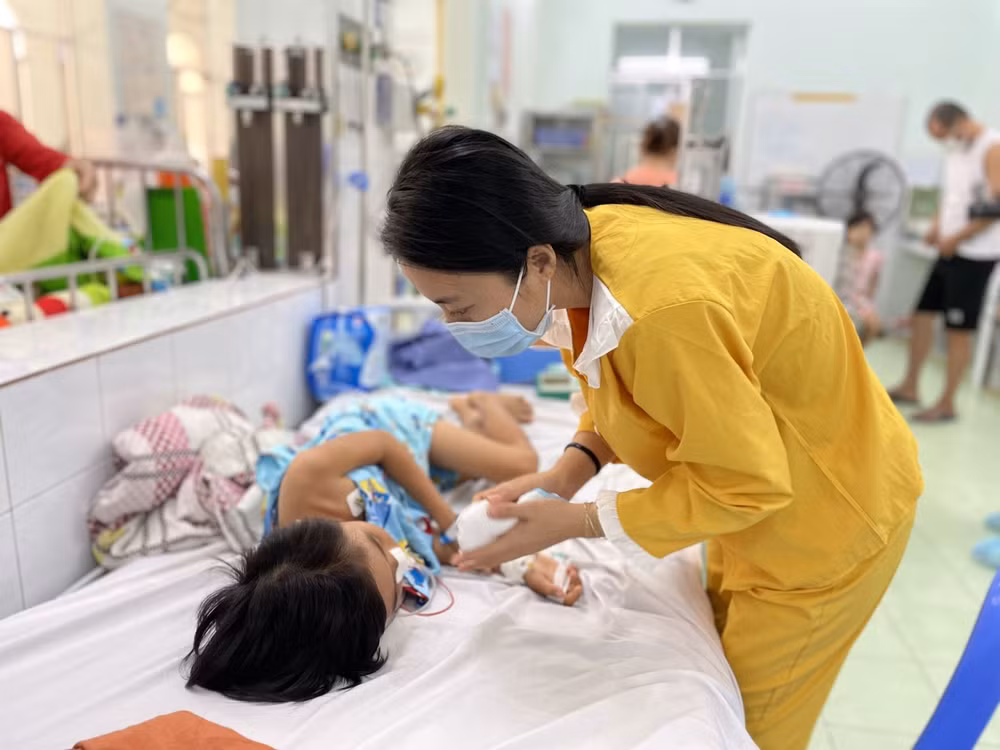 Disminuyen casos diarios de COVID-19 en Vietnam ảnh 1 Disminuyen casos diarios de COVID-19 en Vietnam ảnh 1