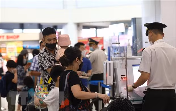 Vietnam suspende prueba de SARS-CoV-2 como requisito para viajeros a partir de 15 de mayo ảnh 1