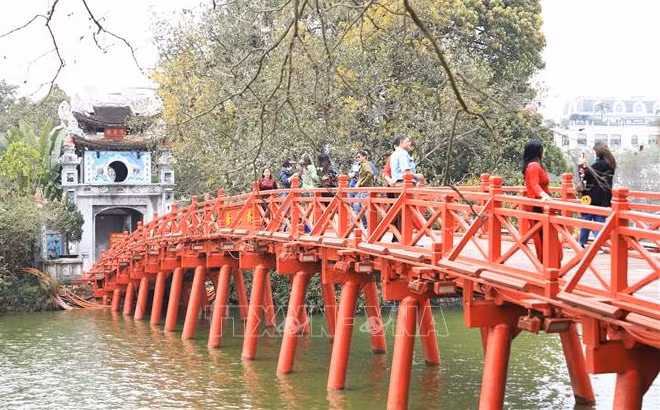 Llegada de turistas a Hanoi se duplica en primeros cinco meses del año ảnh 1 Llegada de turistas a Hanoi se duplica en primeros cinco meses del año ảnh 1