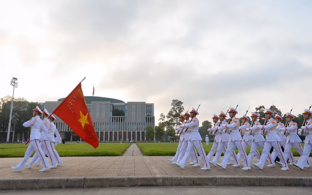 [Foto] Ceremonia de izamiento de la banda en Día de la Independencia ảnh 3