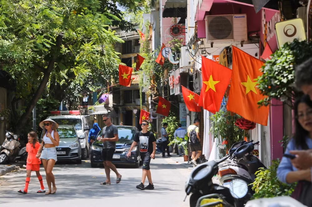 [Foto] Hanoi se viste de fiesta en Día de la Independencia ảnh 7