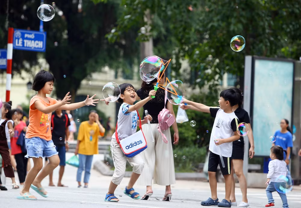 [Foto] Las calles peatonales en el casco antiguo de Hanoi en la Fiesta Nacional ảnh 7