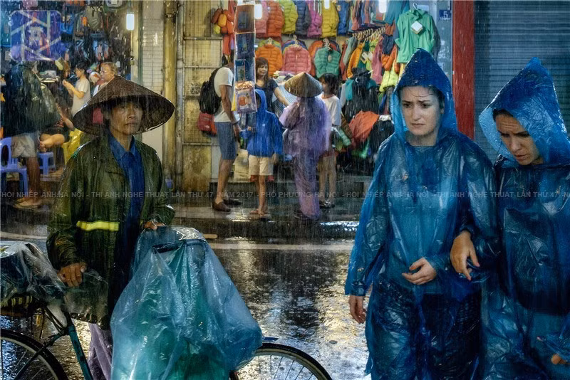 [Fotos] Efectúan una exposición fotográfica sobre Hanoi ảnh 1