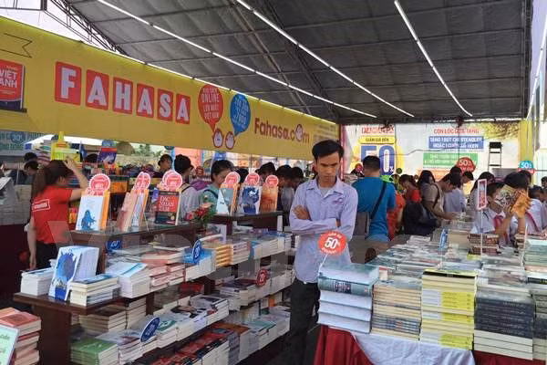 Concluye Feria del Libro de Hanoi 2016 ảnh 1