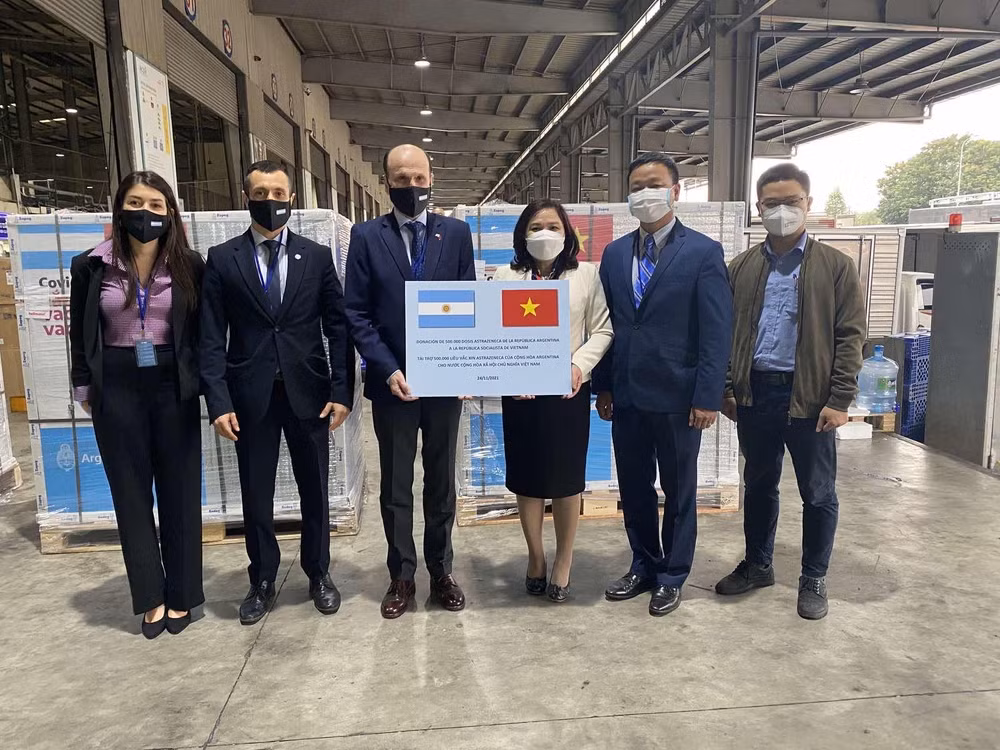 Gobierno de Argentina dona a Vietnam 500 mil dosis de vacunas contra el COVID-19 ảnh 1 Gobierno de Argentina dona a Vietnam 500 mil dosis de vacunas contra el COVID-19 ảnh 1