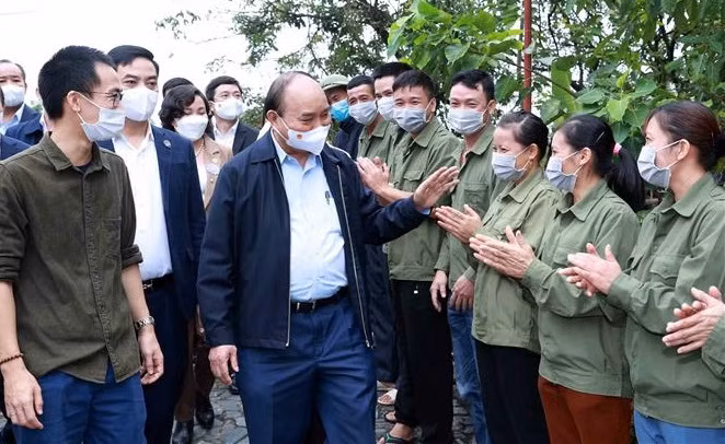 Presidente de Vietnam visita dos cooperativas en provincia de Ninh Binh ảnh 1 Presidente de Vietnam visita dos cooperativas en provincia de Ninh Binh ảnh 1