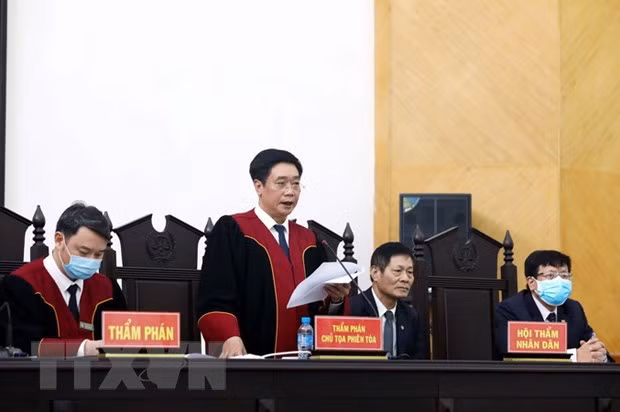 Condenan a expolicía vietnamita a 14 años de prisión por recibir sobornos ảnh 1