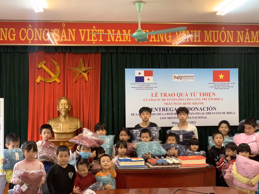 Donación a favor de huérfanos refleja amistad Vietnam-Panamá ảnh 2