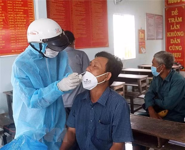 En aumento casos diarios del COVID-19 en Vietnam ảnh 1