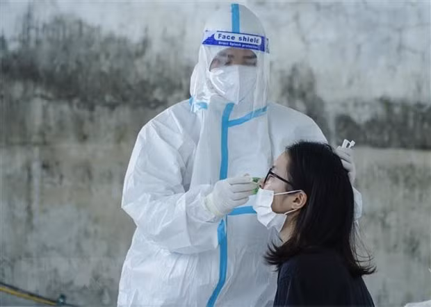 Casos nuevos del COVID-19 en Vietnam superan hoy los seis mil 500 ảnh 1