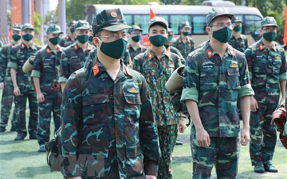 Vietnam honra a personas en la primera línea de combate contra el COVID-19 ảnh 2