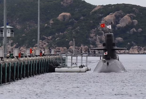 Buques de la fuerza de autodefensa marítima de Japón visitan puerto de Cam Ranh en Vietnam ảnh 1