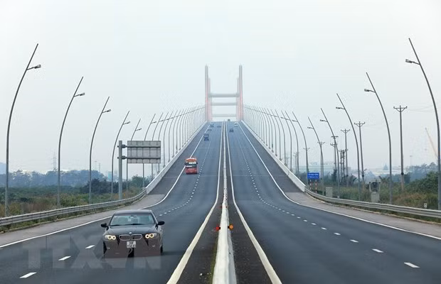 Destinan fondo millonario para construir puente en autopista entre Hanoi y Bac Giang ảnh 1
