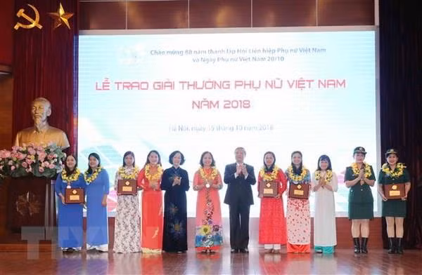 Celebran en Hanoi diversas actividades en ocasión del Día Nacional de la Mujer ảnh 1