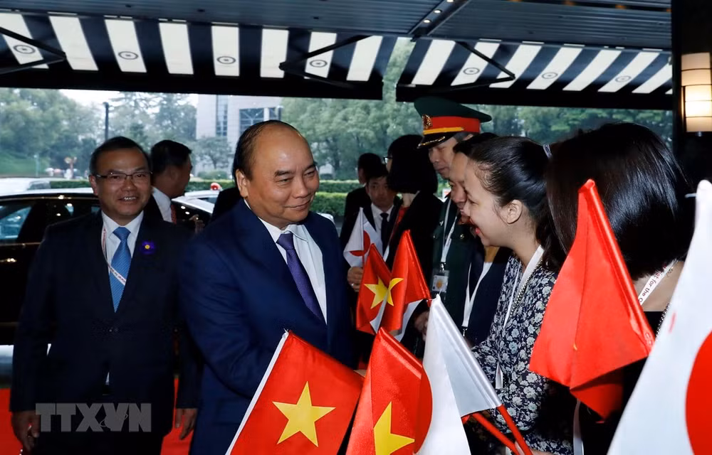 Arriba primer ministro vietnamita a Japón para coronación imperial ảnh 1