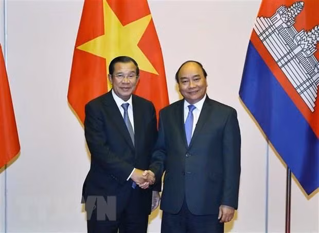 Inicia primer ministro de Camboya visita oficial a Vietnam ảnh 1