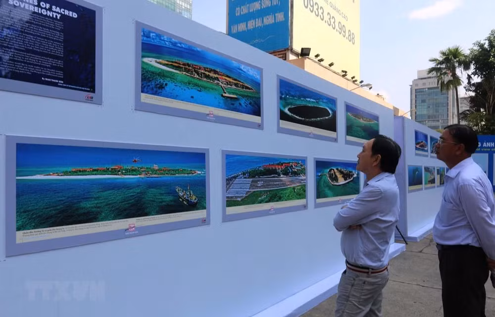 Lanzan libro de fotografías de mares e islas de Vietnam ảnh 1