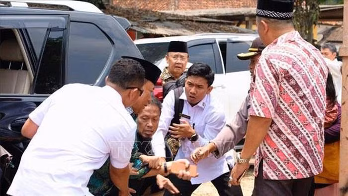 Degradan a oficiales indonesios por violaciones de sus esposas de Ley de Información Electrónica ảnh 1 Degradan a oficiales indonesios por violaciones de sus esposas de Ley de Información Electrónica ảnh 1