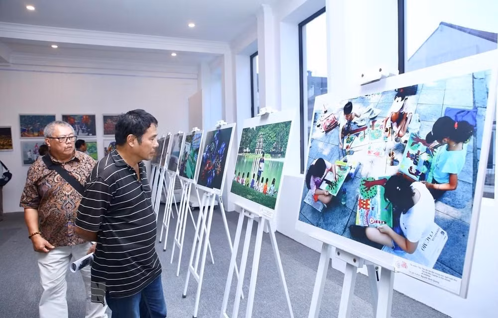 Honran fotógrafos nacionales y extranjeros la belleza de Hanoi ảnh 1