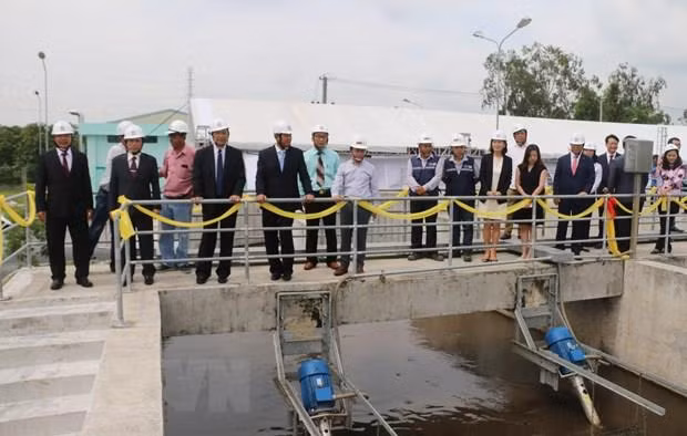 Inauguran planta de tratamiento de aguas residuales en ciudad vietnamita de Long Xuyen ảnh 1